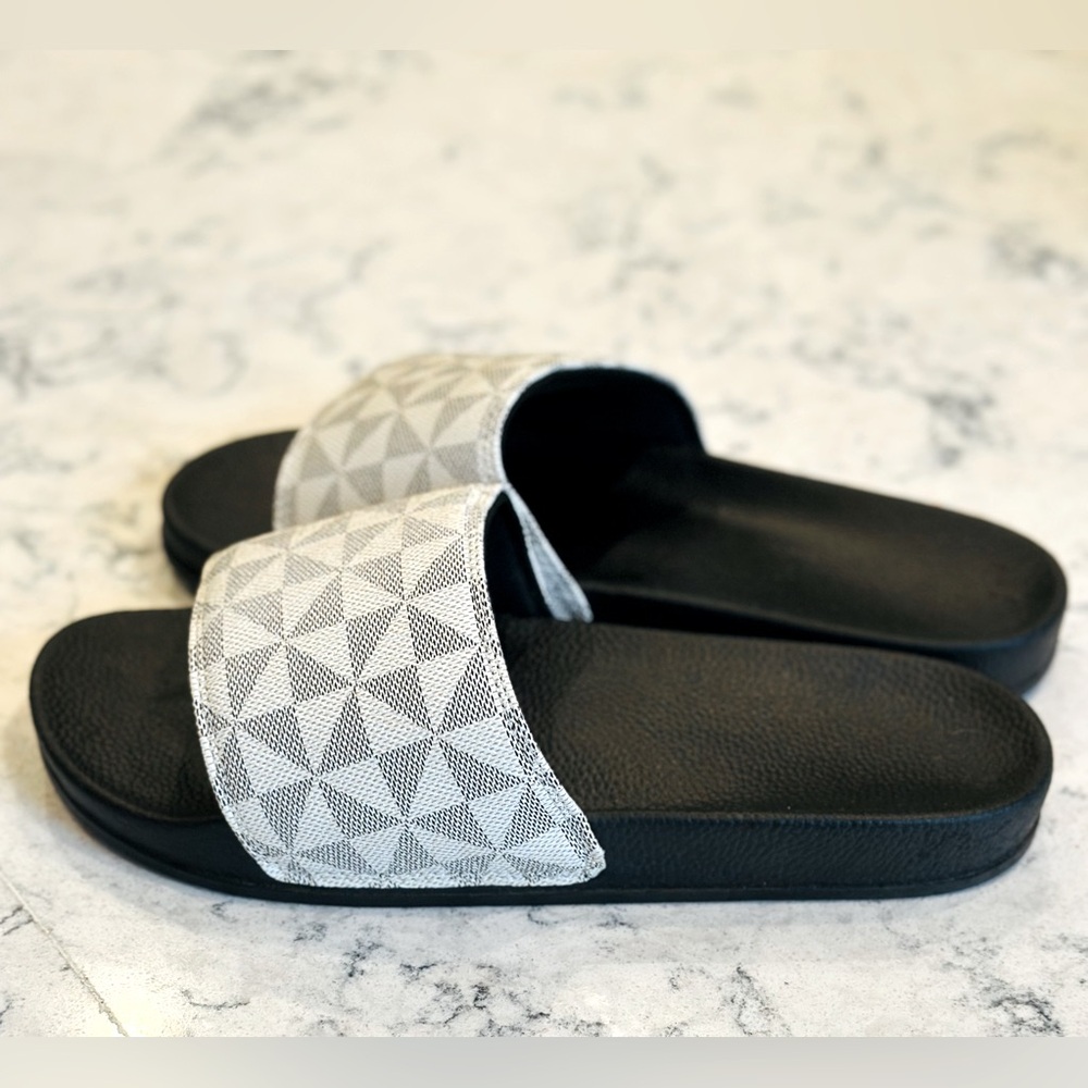 Womens slides